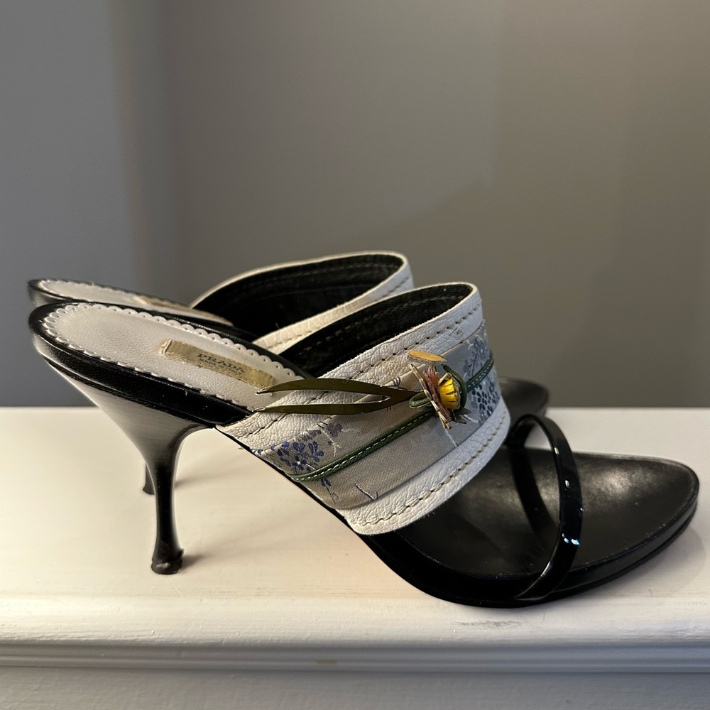 Size 39 1/2 (9.5 US) Prada sandals - Picture 6 of 6